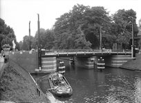 808354 Gezicht op de Bartholomeïbrug over de Stadsbuitengracht te Utrecht.